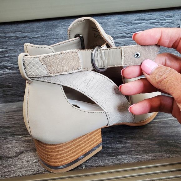 Call It Spring Shoes - Picture 6 of 11